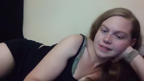 Snapshot of moongoddess16 chatting on 06-09-26, 03:29 Anastasia online show from 06-09-26, 03:29