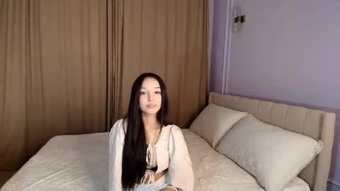 Mia online show from 11-20-25, 12:49