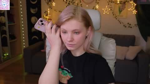 Mia   online show from 03-25-26, 06:47