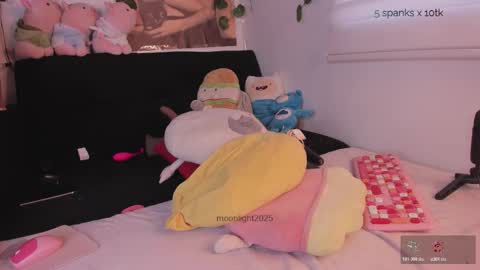 moonliight__ online show from 11-08-25, 09:24