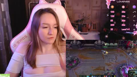 Snapshot of moonlish_siren chatting on 01-15-25, 06:40 Katrin online show from 01-15-25, 06:40