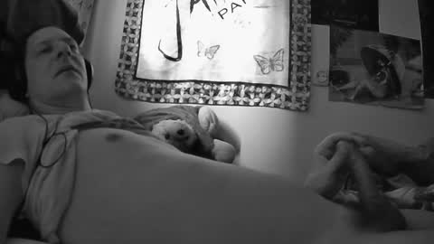 Moonlucky007 online show from 12-20-25, 09:05