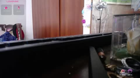 Snapshot of moonlunita chatting on 10-15-25, 07:03 moonlunita online show from 10-15-25, 07:03