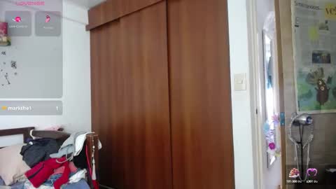 Snapshot of moonlunita chatting on 10-16-25, 04:52 moonlunita online show from 10-16-25, 04:52