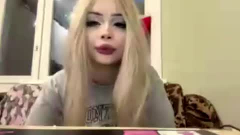 Snapshot of moonluvv3 chatting on 06-17-26, 01:34 Lyn online show from 06-17-26, 01:34