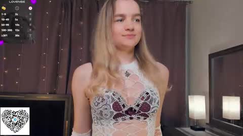 Snapshot of moonperedz chatting on 09-19-25, 07:14 Eva online show from 09-19-25, 07:14