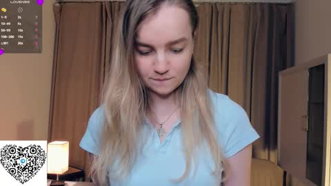 Snapshot of moonperedz chatting on 10-10-25, 07:35 Eva online show from 10-10-25, 07:35