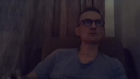 Snapshot of moovurey16 chatting on 11-06-25, 01:56 Alex online show from 11-06-25, 01:56