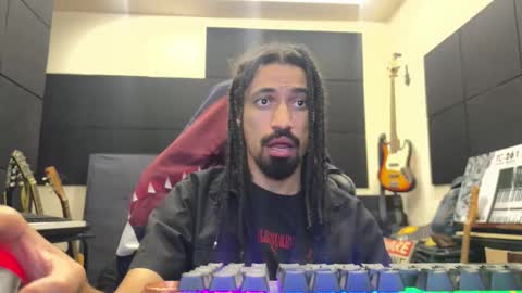 Snapshot of morebemdotad chatting on 05-10-26, 02:39 Diego online show from 05-10-26, 02:39
