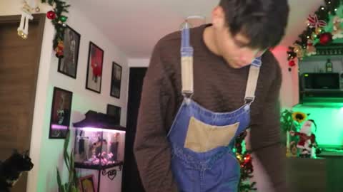 Snapshot of morgan_hiller chatting on 01-01-25, 01:37   online show from 01-01-25, 01:37