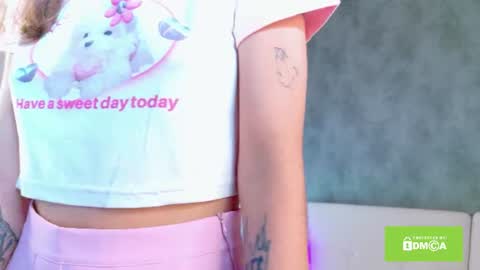 Snapshot of morninbunny_ chatting on 06-21-26, 03:42 Emilia online show from 06-21-26, 03:42