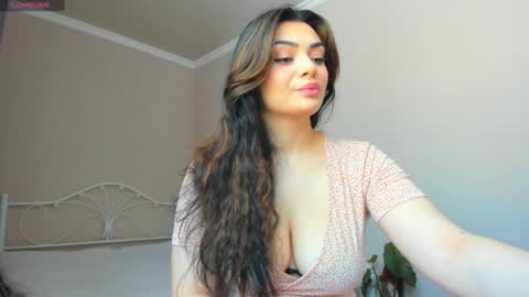 Snapshot of moroccan_diamond_ chatting on 02-06-25, 08:50 Medina online show from 02-06-25, 08:50