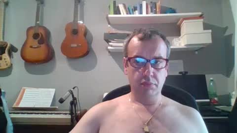 Snapshot of mot_ronn chatting on 10-24-25, 11:39 mot_ronn online show from 10-24-25, 11:39