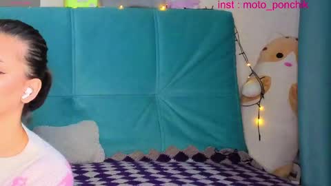 Snapshot of moto_ponchik chatting on 05-05-26, 05:48 Kris online show from 05-05-26, 05:48