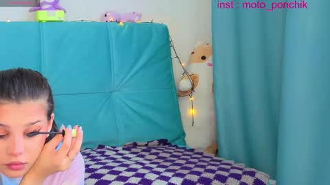 Snapshot of moto_ponchik chatting on 05-09-26, 06:07 Kris online show from 05-09-26, 06:07