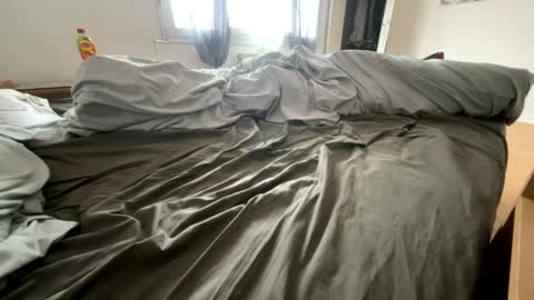 Snapshot of mouillelenos chatting on 01-04-25, 11:33 CamO online show from 01-04-25, 11:33