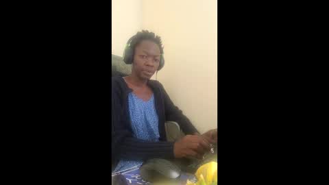 Snapshot of mouthymiss chatting on 12-17-25, 10:21 Mouthymiss online show from 12-17-25, 10:21