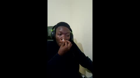 Snapshot of mouthymiss chatting on 12-19-25, 07:21 Mouthymiss online show from 12-19-25, 07:21