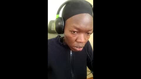 Snapshot of mouthymiss chatting on 12-21-25, 04:52 Mouthymiss online show from 12-21-25, 04:52