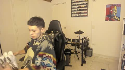 Snapshot of mr_andresr chatting on 02-06-25, 03:37 Andy online show from 02-06-25, 03:37