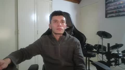 Snapshot of mr_andresr chatting on 09-25-25, 03:32 Andy online show from 09-25-25, 03:32