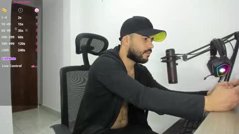 Snapshot of mr_chr1s chatting on 10-13-25, 05:02 chris online show from 10-13-25, 05:02