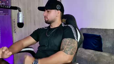 Snapshot of mr_david_cox chatting on 02-22-25, 01:00 David online show from 02-22-25, 01:00