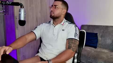 Snapshot of mr_david_cox chatting on 02-26-25, 02:14 David online show from 02-26-25, 02:14