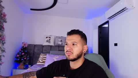 MIKEE online show from 01-08-26, 03:09