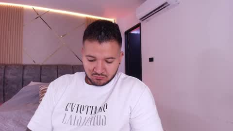 MIKEE online show from 04-09-26, 03:06