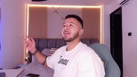 MIKEE online show from 04-18-26, 03:10