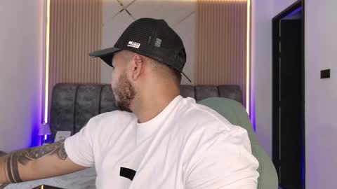 Snapshot of mr_mikee_ chatting on 05-16-26, 03:14 MIKEE online show from 05-16-26, 03:14