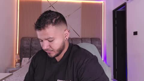 Snapshot of mr_mikee_ chatting on 05-19-26, 03:02 MIKEE online show from 05-19-26, 03:02
