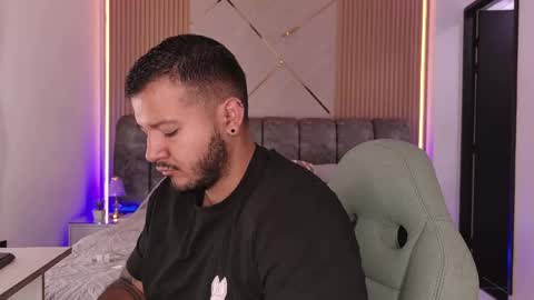 Snapshot of mr_mikee_ chatting on 06-05-26, 03:13 MIKEE online show from 06-05-26, 03:13