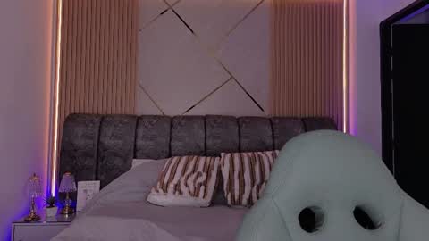 MIKEE online show from 06-26-26, 03:11