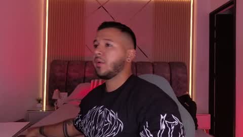 MIKEE online show from 08-01-26, 03:06