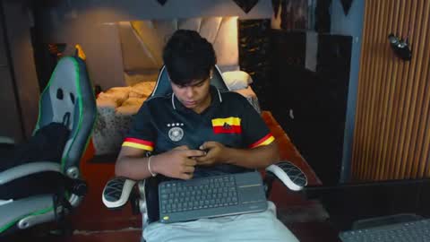 mr_mois online show from 06-26-26, 05:56