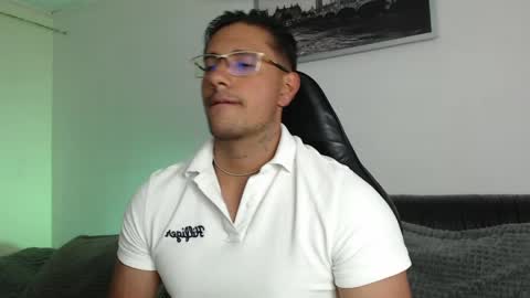 Snapshot of mr_real_aaron chatting on 05-16-26, 03:58 AARON online show from 05-16-26, 03:58