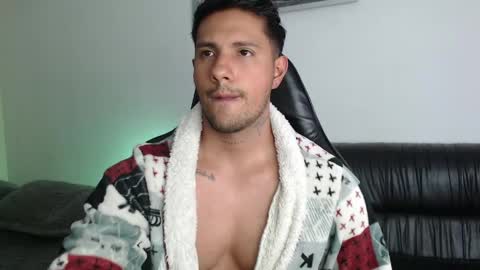 Snapshot of mr_real_aaron chatting on 05-19-26, 03:57 AARON online show from 05-19-26, 03:57