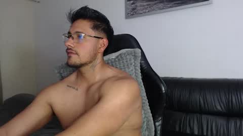 Snapshot of mr_real_aaron chatting on 05-29-26, 06:22 AARON online show from 05-29-26, 06:22