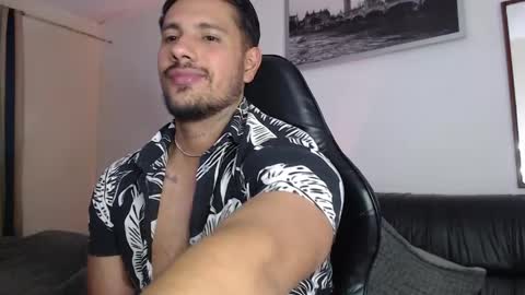 Snapshot of mr_real_aaron chatting on 06-07-26, 06:28 AARON online show from 06-07-26, 06:28