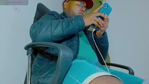 Snapshot of mr_santos01 chatting on 03-14-26, 05:13 Santos online show from 03-14-26, 05:13