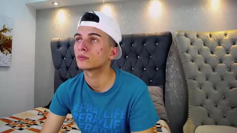 Snapshot of mr_williseo chatting on 02-25-25, 08:19 williseo online show from 02-25-25, 08:19