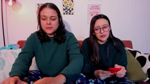 Laura online show from 04-24-26, 04:59