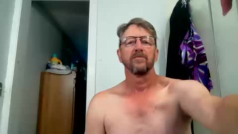 Snapshot of mrcumstain chatting on 10-20-25, 03:45 mrcumstain online show from 10-20-25, 03:45