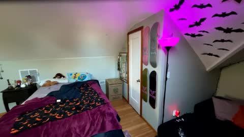 Snapshot of mrfanceypants chatting on 11-17-25, 10:04 mrfanceypants online show from 11-17-25, 10:04