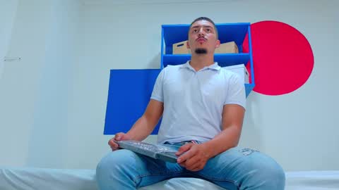 Mr Fox online show from 09-19-25, 07:47