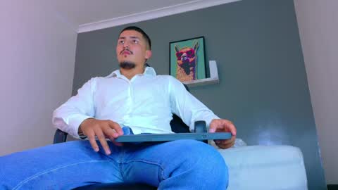 Snapshot of mrfox__ chatting on 05-14-26, 07:42 Mr Fox online show from 05-14-26, 07:42