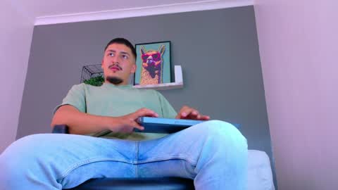 Snapshot of mrfox__ chatting on 05-26-26, 07:32 Mr Fox online show from 05-26-26, 07:32