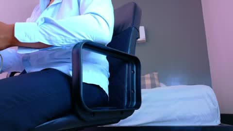 Snapshot of mrfox__ chatting on 05-27-26, 07:55 Mr Fox online show from 05-27-26, 07:55